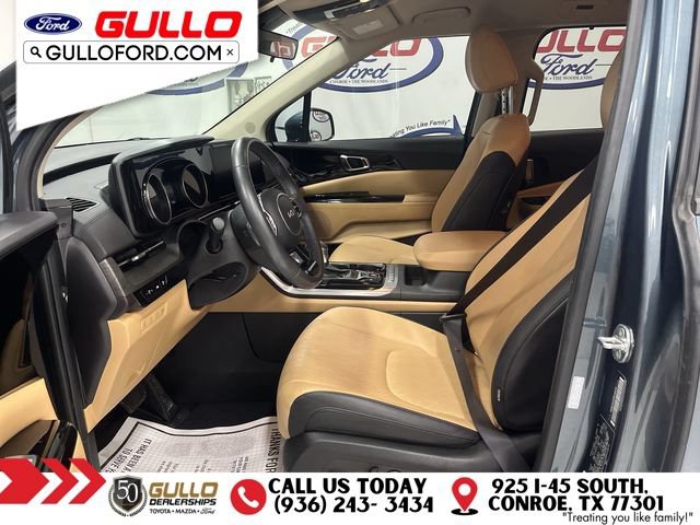 Used 2024 Kia Carnival EX FWD image 29