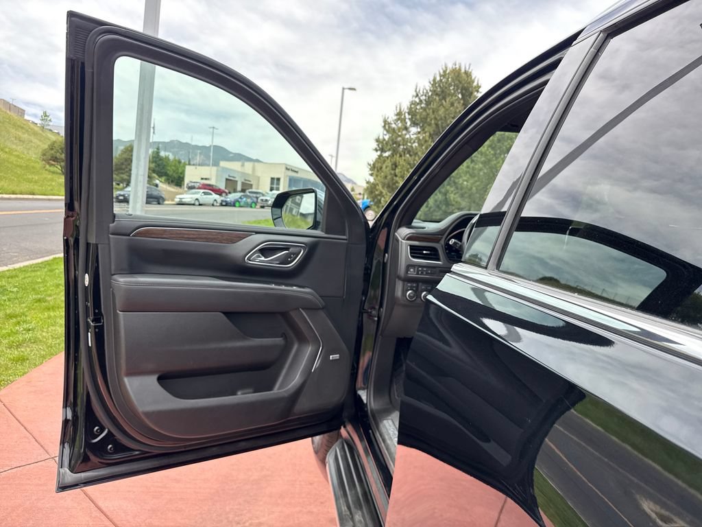 Used 2024 Chevrolet Tahoe Premier AWD/4WD image 11