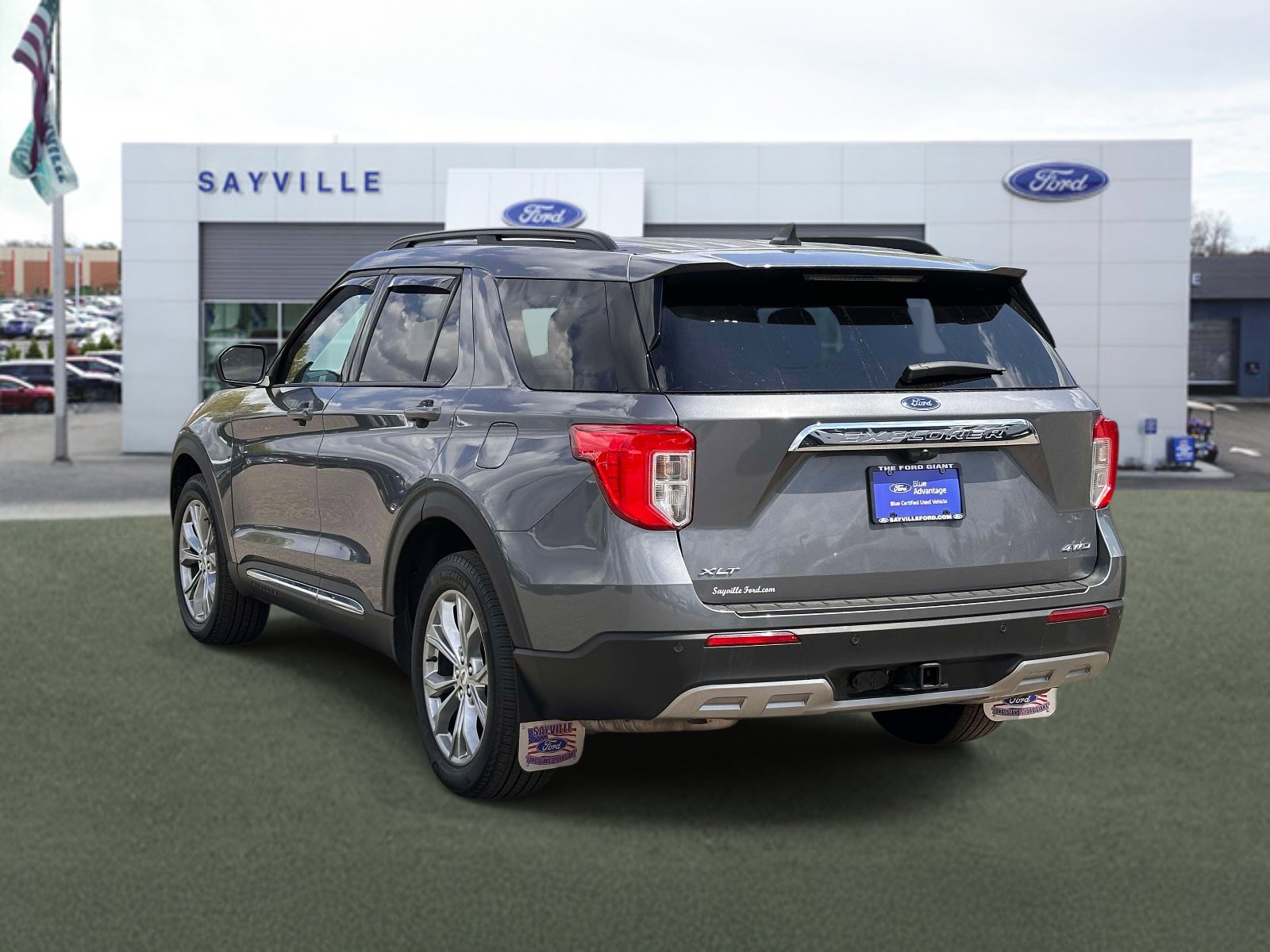 Certified 2024 Ford Explorer XLT w/ Equipment Group 202A AWD/4WD image 4