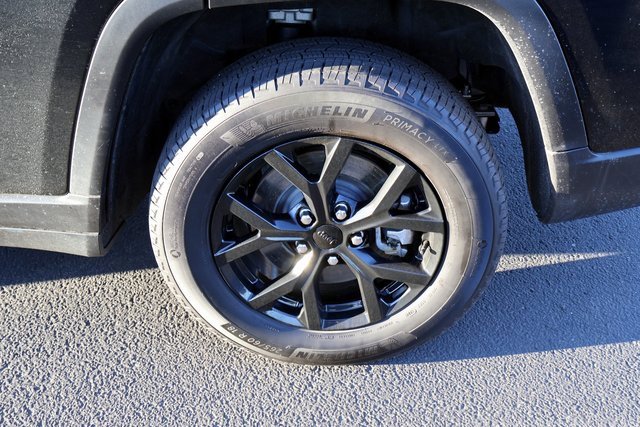 Used 2025 Jeep Grand Cherokee L Laredo image 18