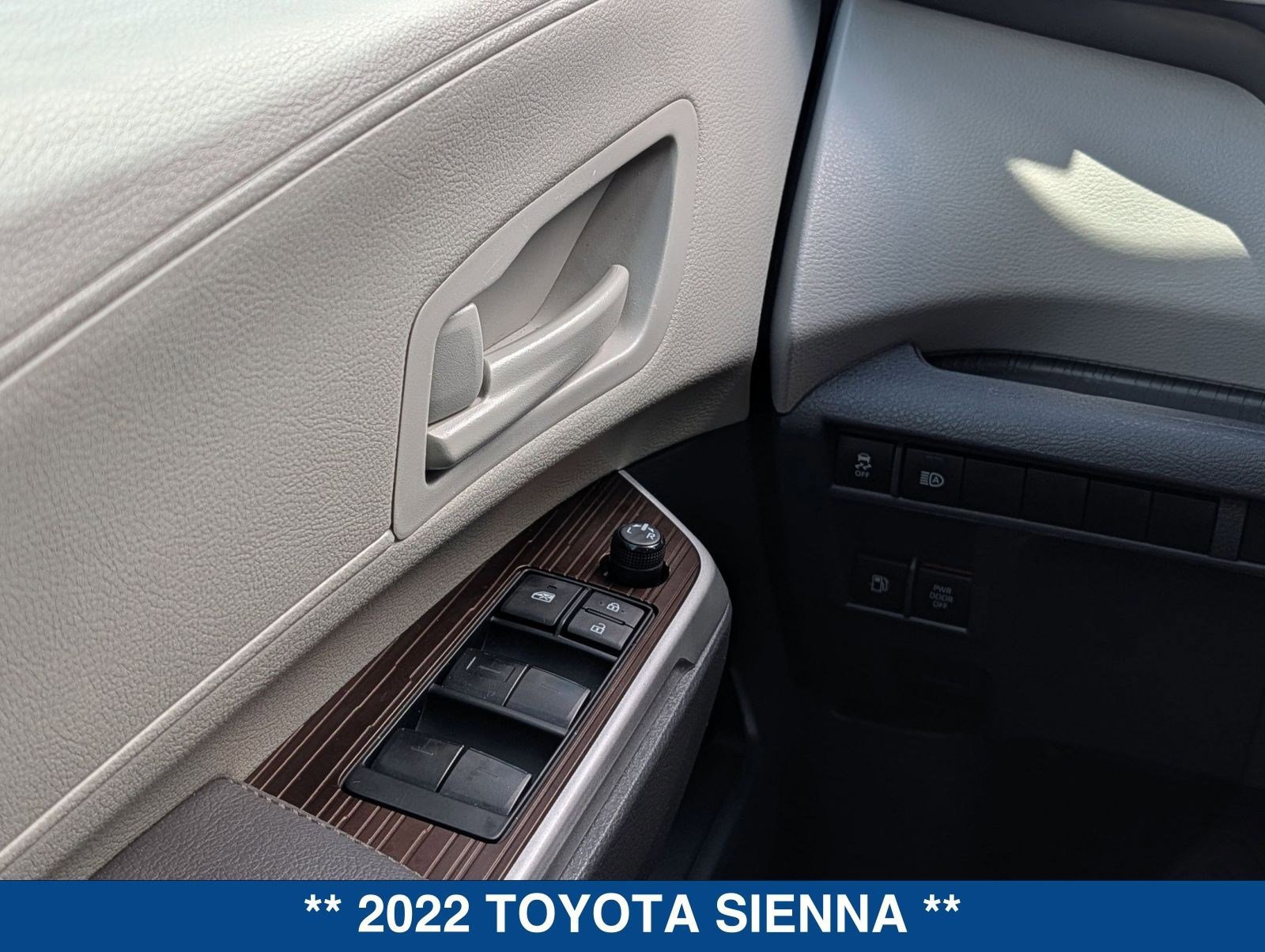 Used 2022 Toyota Sienna LE image 23