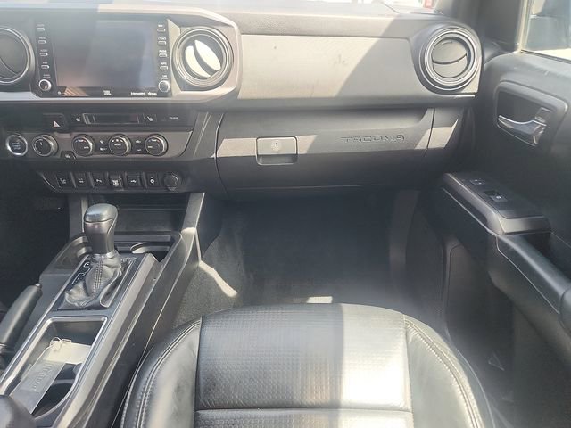 Used 2020 Toyota Tacoma TRD Sport w/ TRD Premium Sport Package AWD/4WD image 10