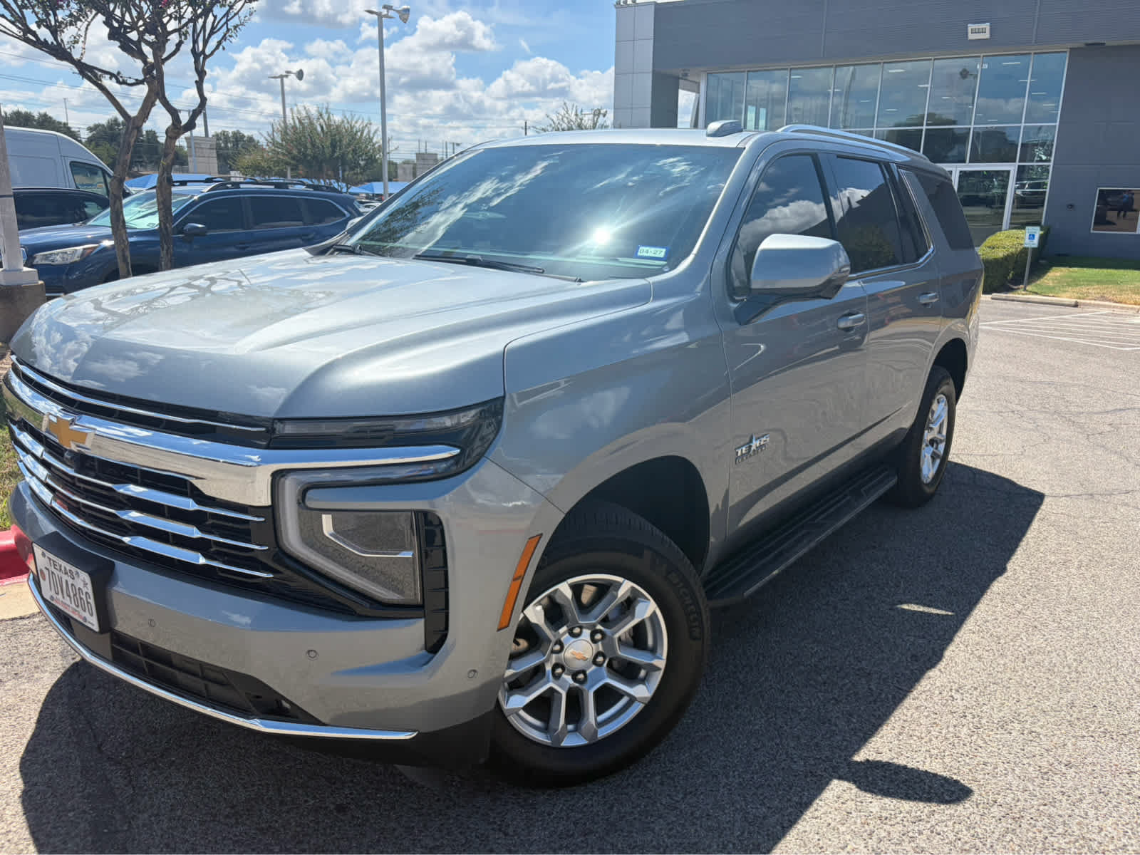Used 2025 Chevrolet Tahoe LT w/ Comfort Package RWD image 2