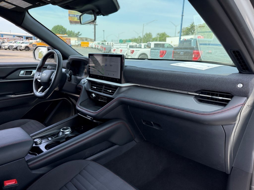 Certified 2025 Ford Explorer ST-Line w/ ST-Line Street Pack image 24