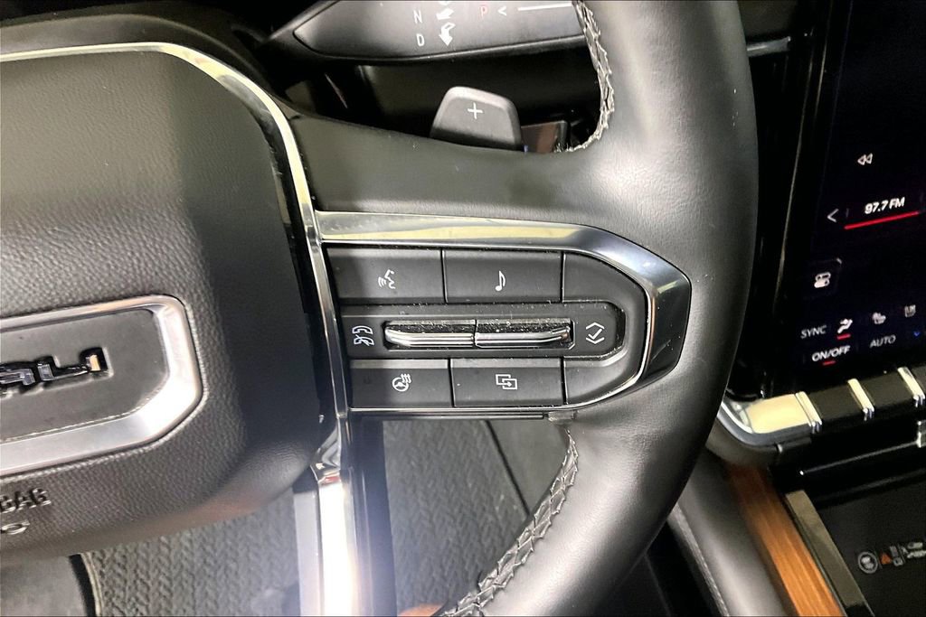Used 2025 GMC Yukon Denali AWD/4WD image 15