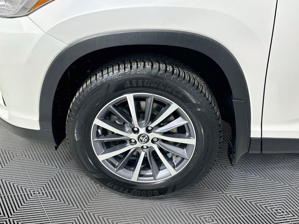 Used 2019 Toyota Highlander XLE image 11