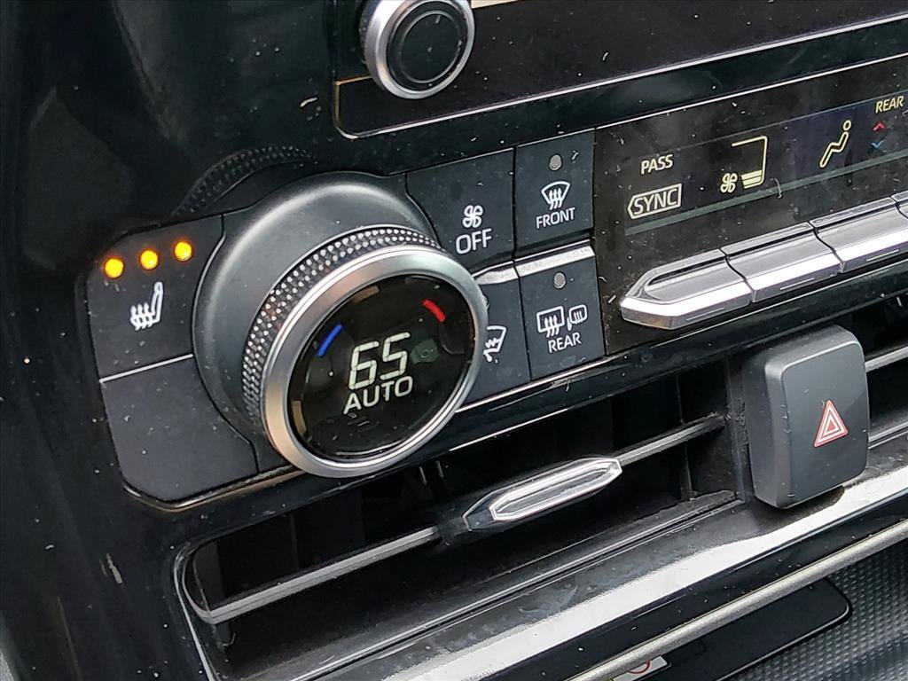 Used 2023 Toyota Highlander XLE FWD image 20