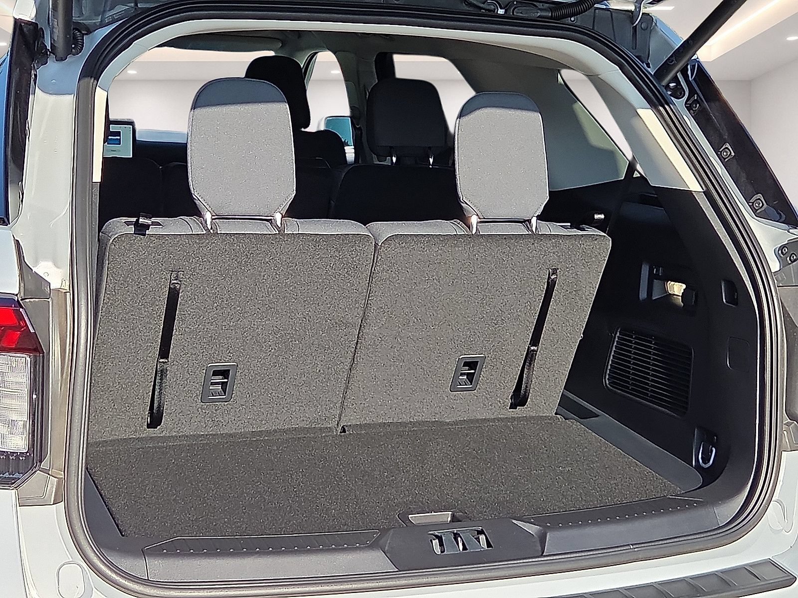 Certified 2026 Ford Explorer Active RWD image 8