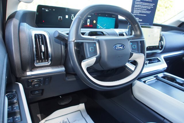 Certified 2025 Ford Expedition Platinum w/ Platinum Ultimate Package AWD/4WD image 20