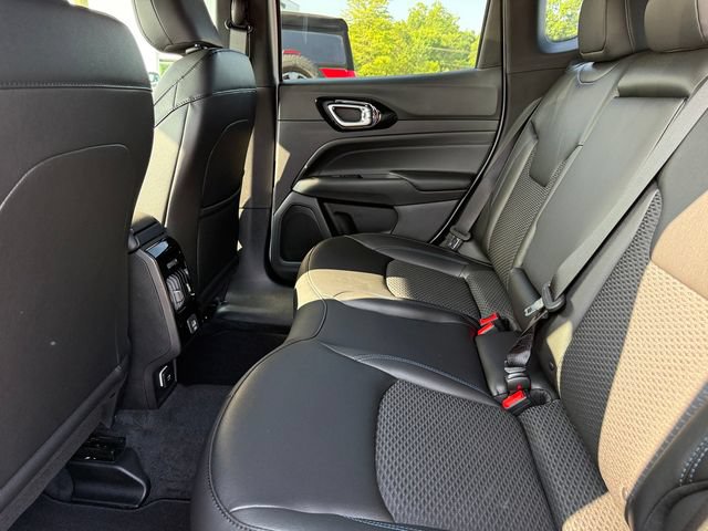 Used 2026 Jeep Compass Latitude AWD/4WD image 19