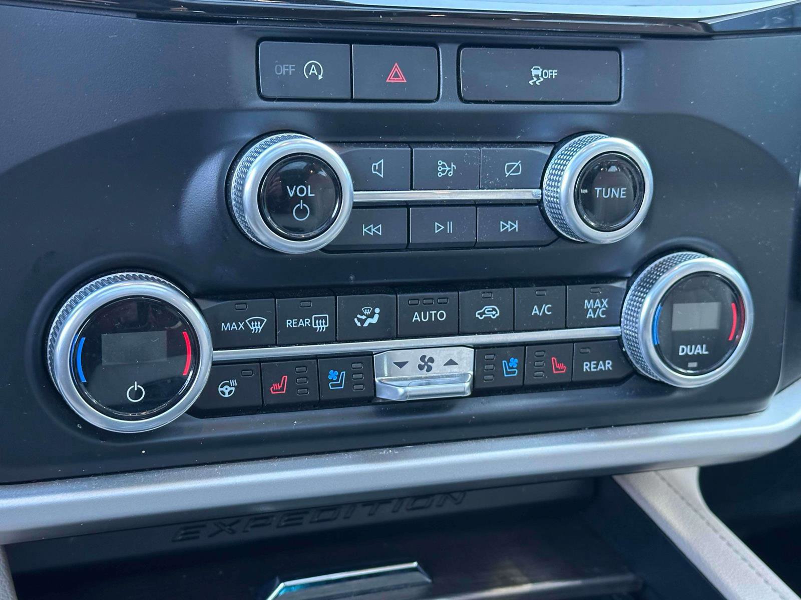 Certified 2024 Ford Expedition Max Limited image 27