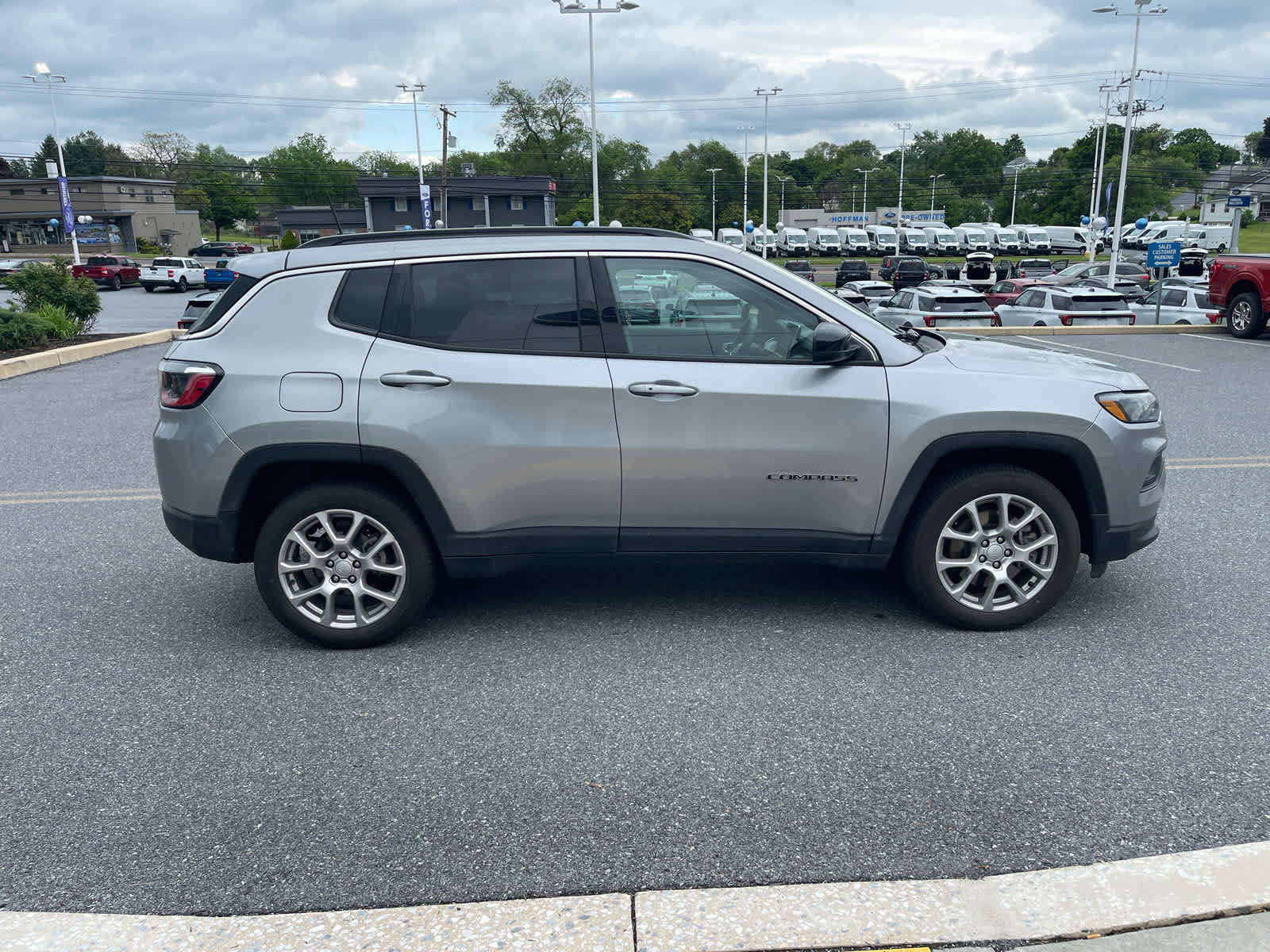 Used 2023 Jeep Compass Latitude AWD/4WD image 6