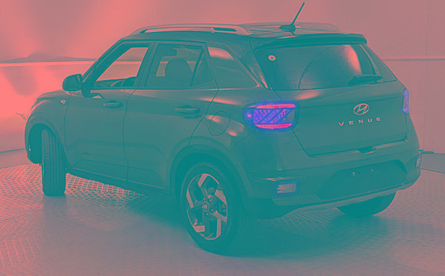 Used 2024 Hyundai Venue Limited image 3