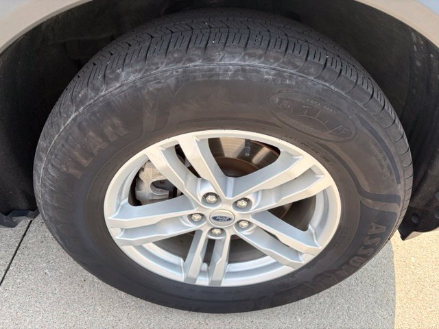 Certified 2022 Ford Explorer XLT w/ Equipment Group 202A AWD/4WD image 25