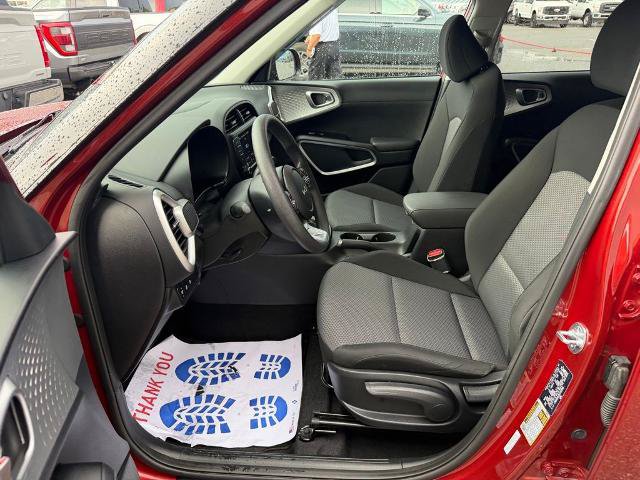 Used 2025 Kia Soul LX w/ LX Technology Package FWD image 11