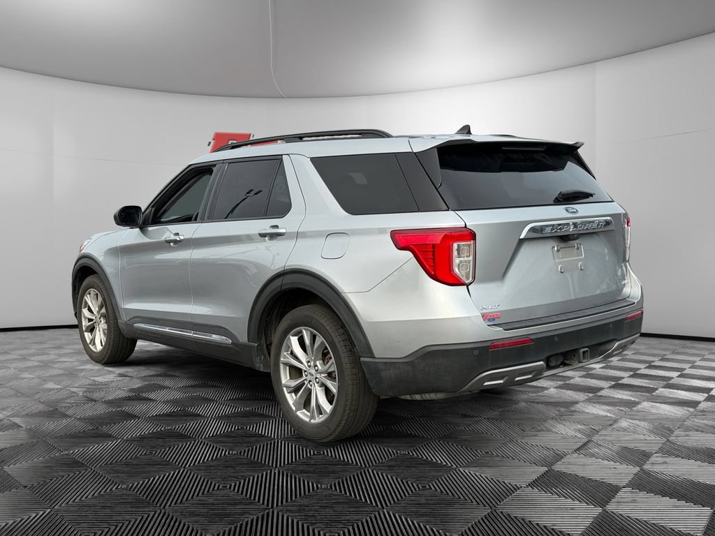 Certified 2023 Ford Explorer XLT w/ Equipment Group 202A AWD/4WD image 3