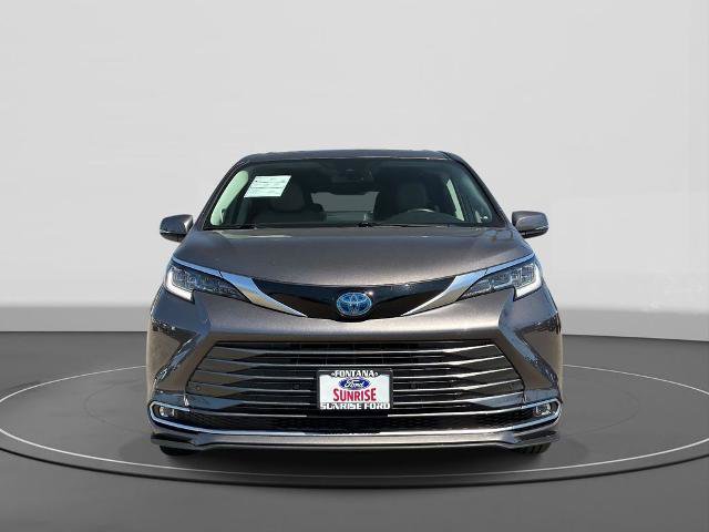 Used 2022 Toyota Sienna Limited AWD/4WD image 3