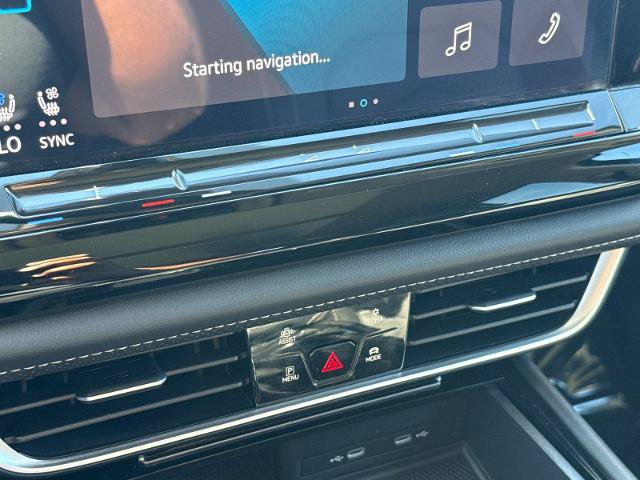 Used 2024 Volkswagen Atlas SE w/ Panoramic Sunroof Package FWD image 20