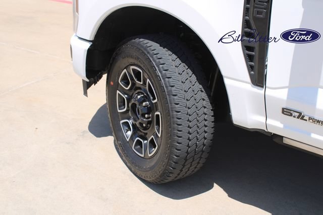 Certified 2025 Ford F250 Platinum w/ FX4 Off-Road Package AWD/4WD image 9
