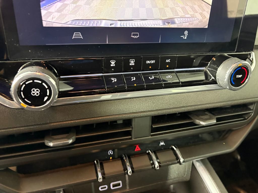 Used 2024 Chevrolet Colorado Trail Boss image 19