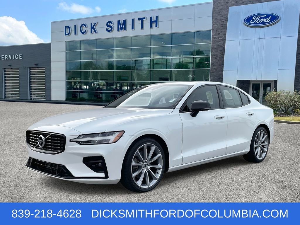 Used 2021 Volvo S60 T5 Momentum w/ Advanced Package image 3