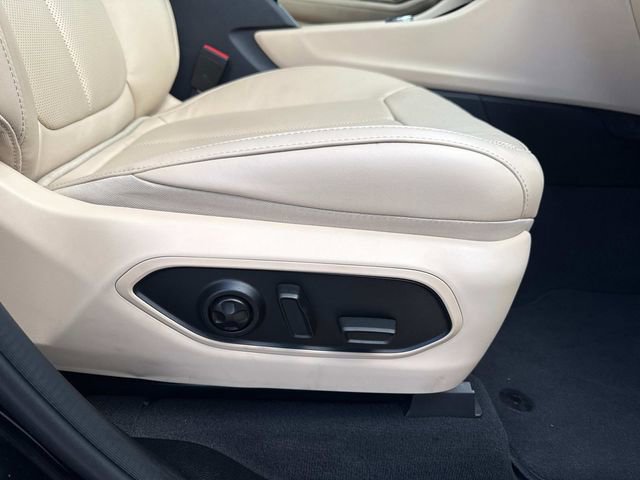 Used 2022 Jeep Grand Cherokee Limited w/ Luxury Tech Group II RWD image 18