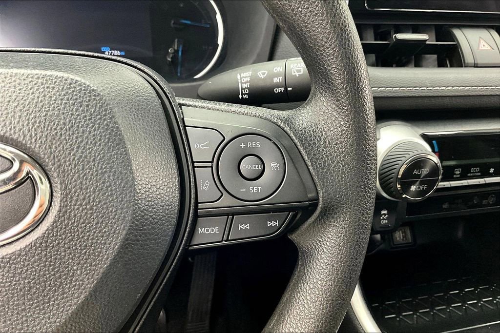Used 2024 Toyota RAV4 LE image 19
