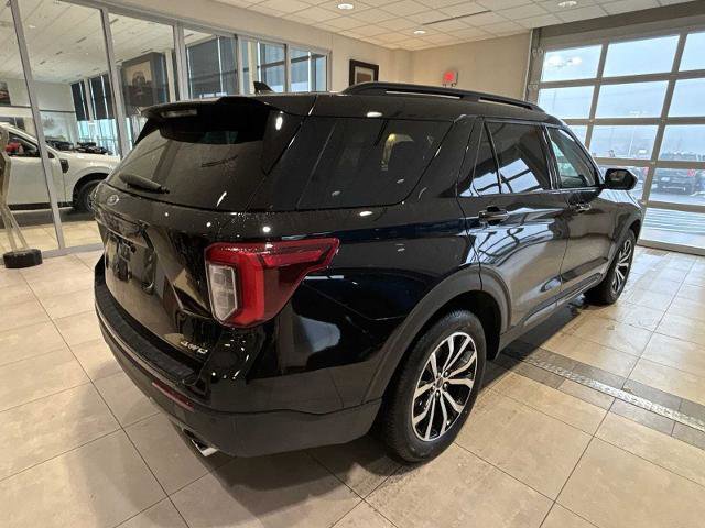 Certified 2023 Ford Explorer ST-Line image 3