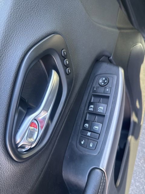 Used 2019 Jeep Cherokee Limited AWD/4WD image 17