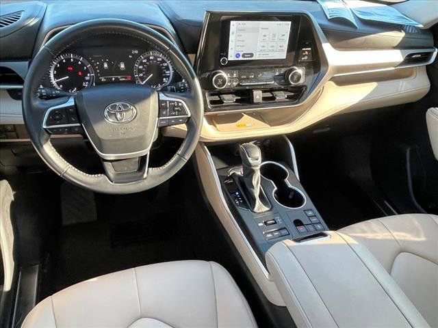Used 2024 Toyota Highlander XLE image 14
