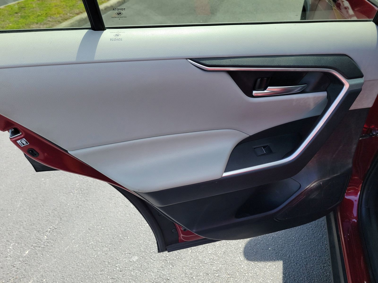 Used 2019 Toyota RAV4 XLE Premium FWD image 10