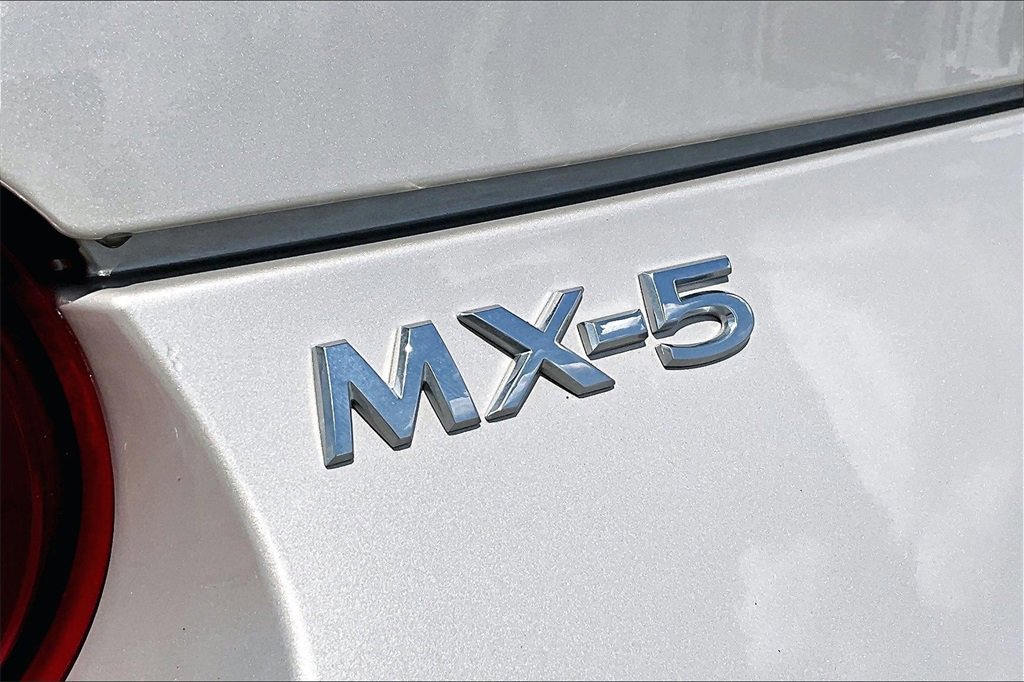 Used 2022 MAZDA MX-5 Miata Sport image 18
