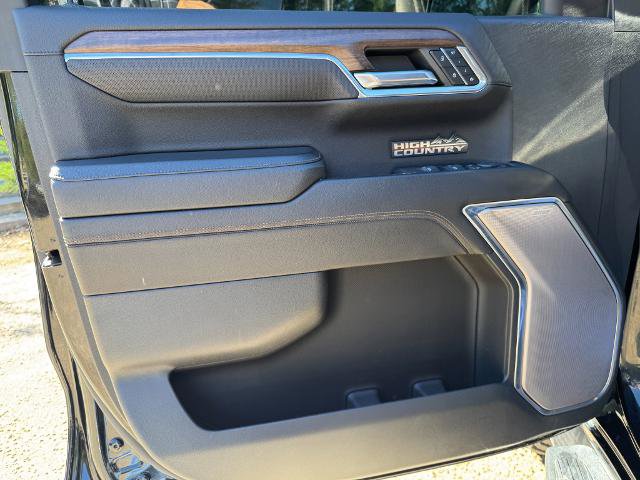 Used 2023 Chevrolet Silverado 1500 High Country w/ Technology Package AWD/4WD image 9