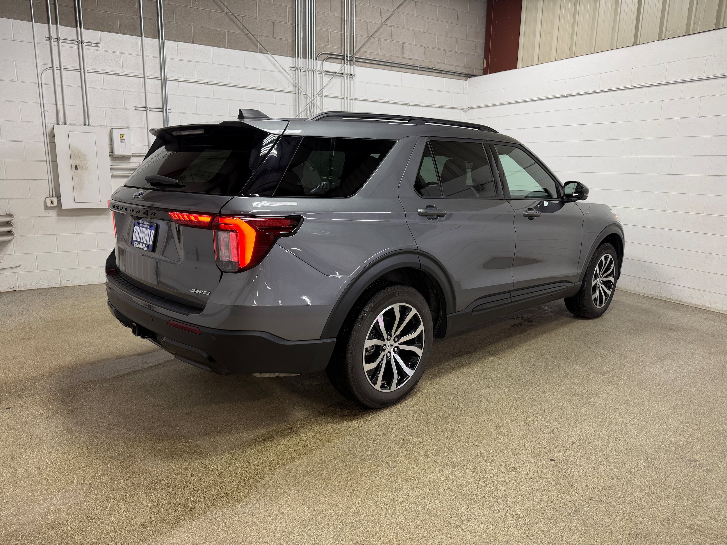 Certified 2025 Ford Explorer ST-Line AWD/4WD image 8
