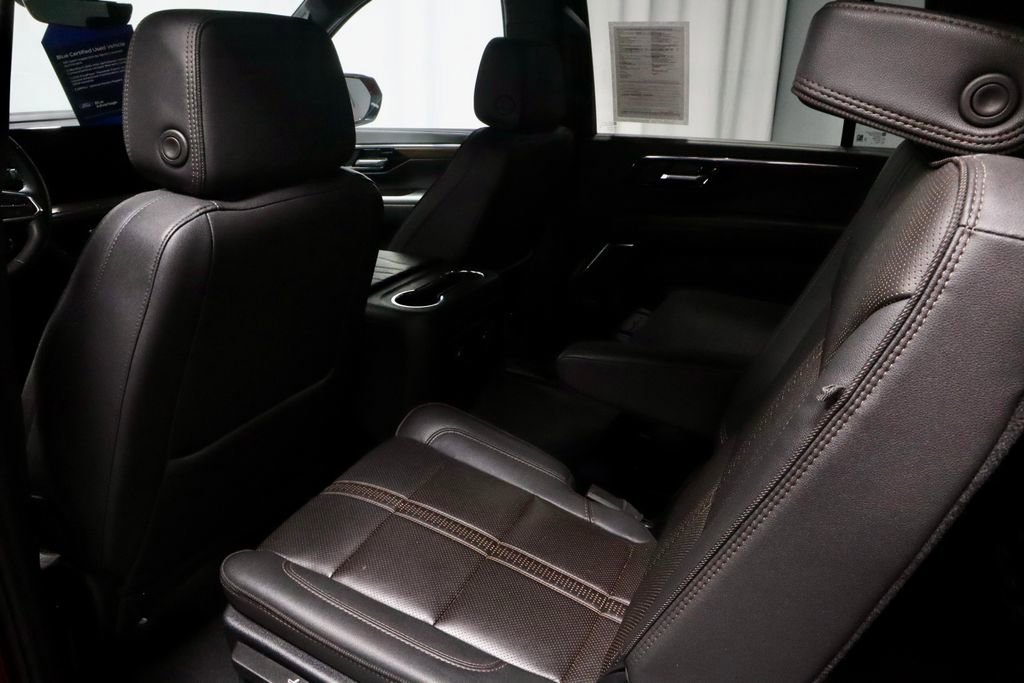 Used 2025 Chevrolet Suburban High Country w/ Sun And Tow Package AWD/4WD image 23