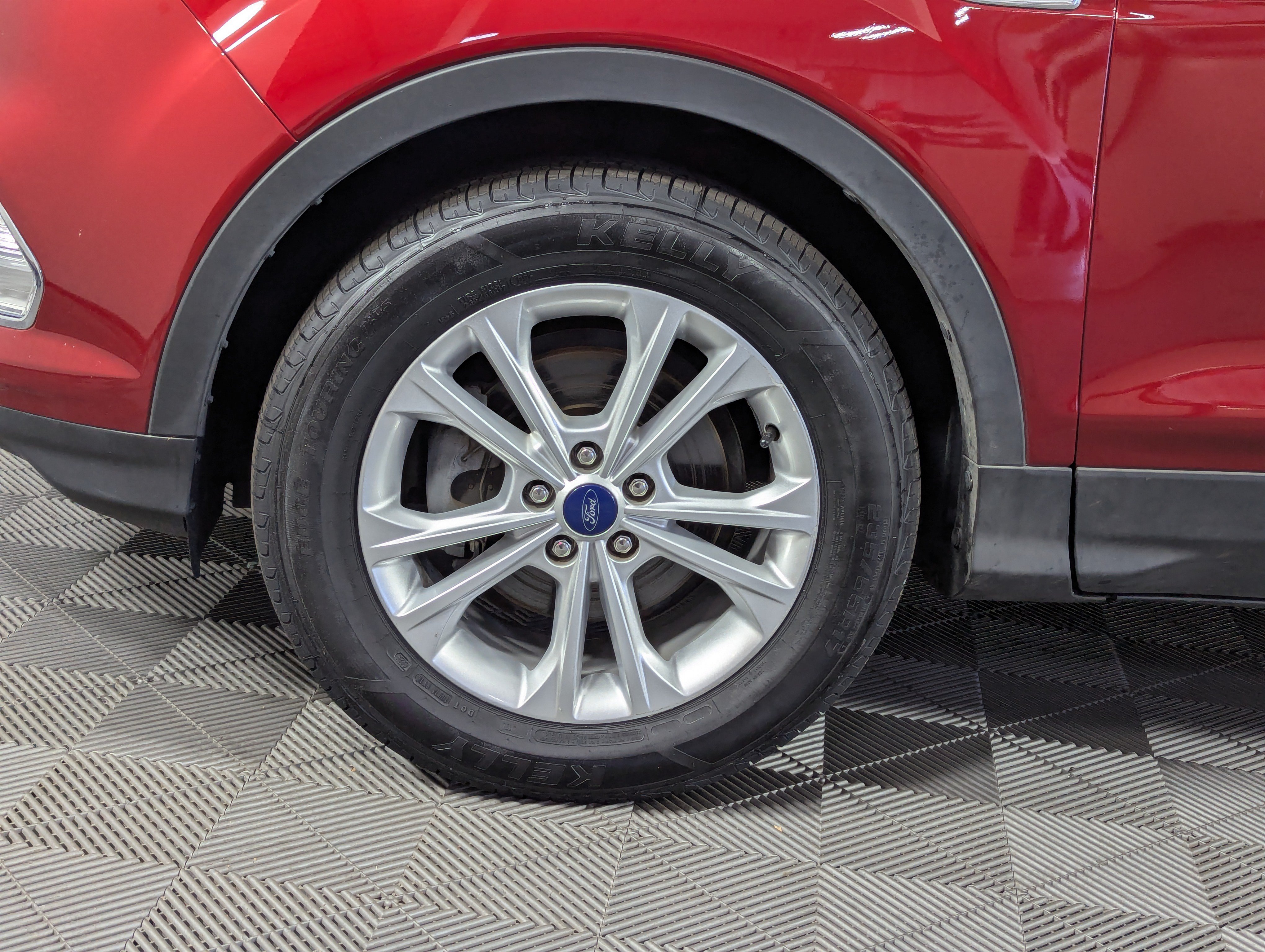 Certified 2018 Ford Escape SE FWD image 33