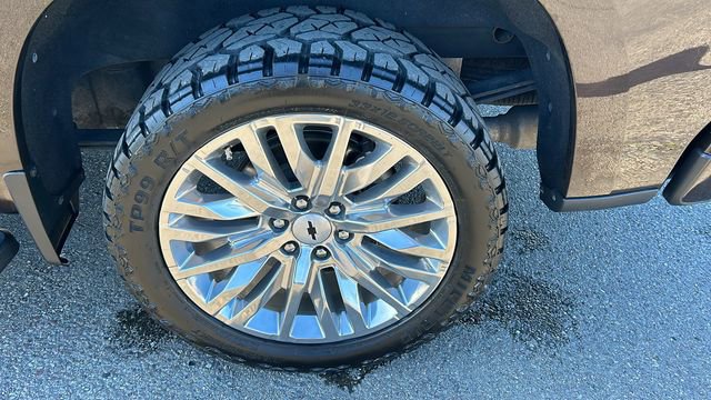 Used 2019 Chevrolet Silverado 1500 High Country w/ Technology Package image 6