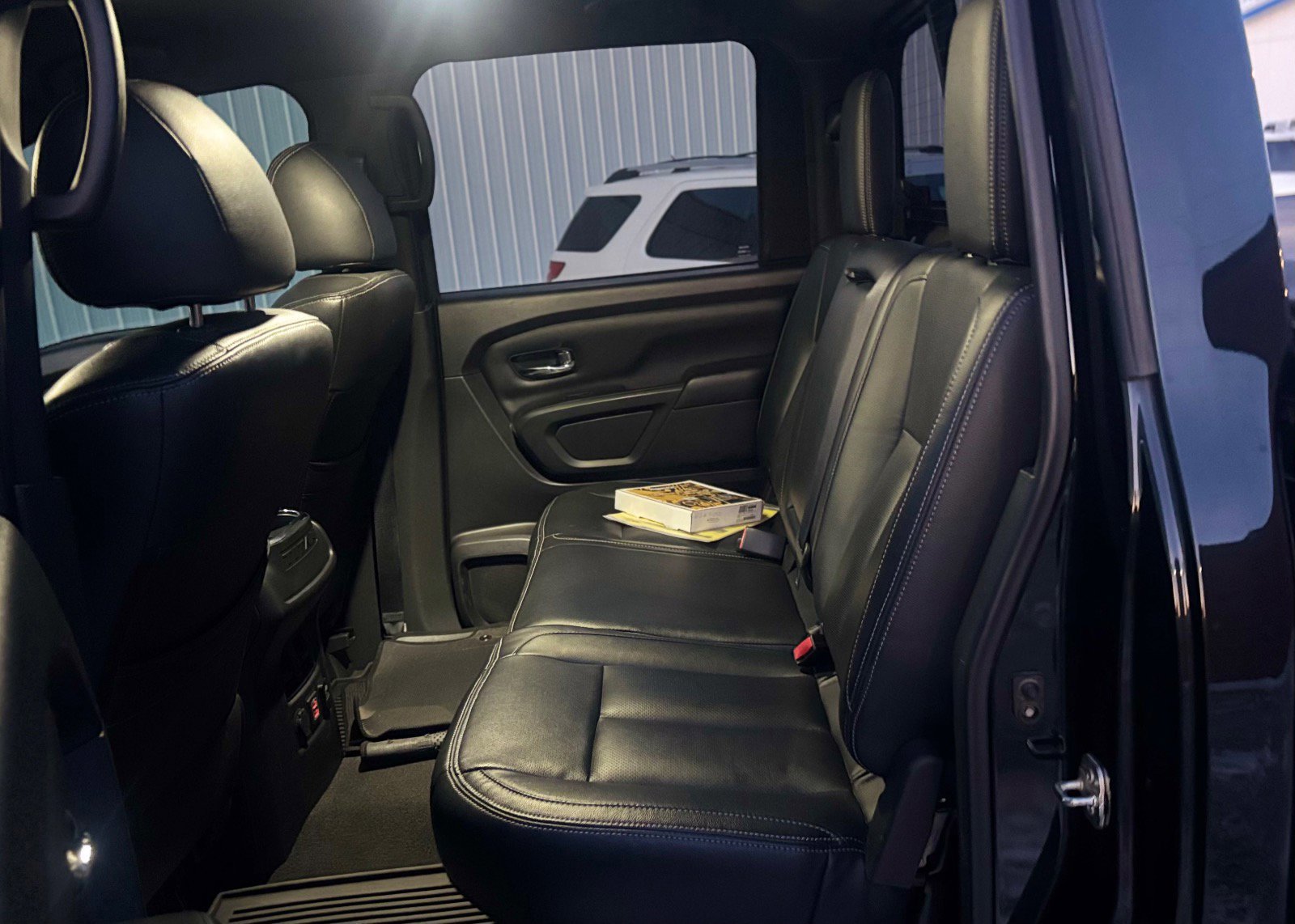 Used 2019 Nissan Titan SV w/ SV Convenience Package image 19