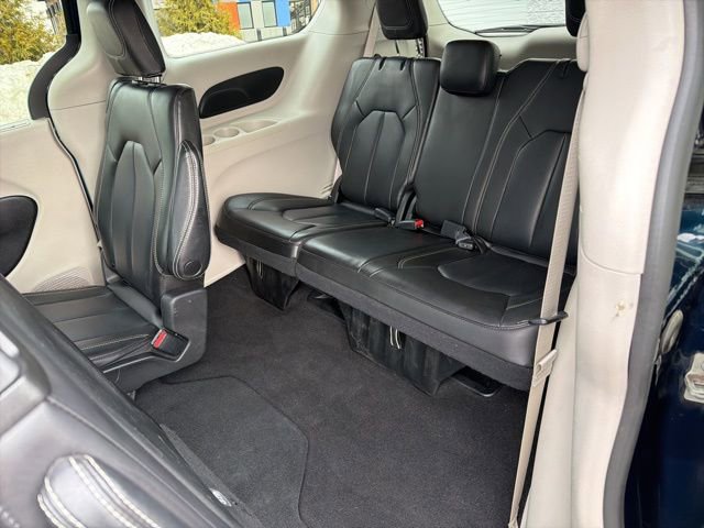 Used 2023 Chrysler Pacifica Touring-L FWD image 26