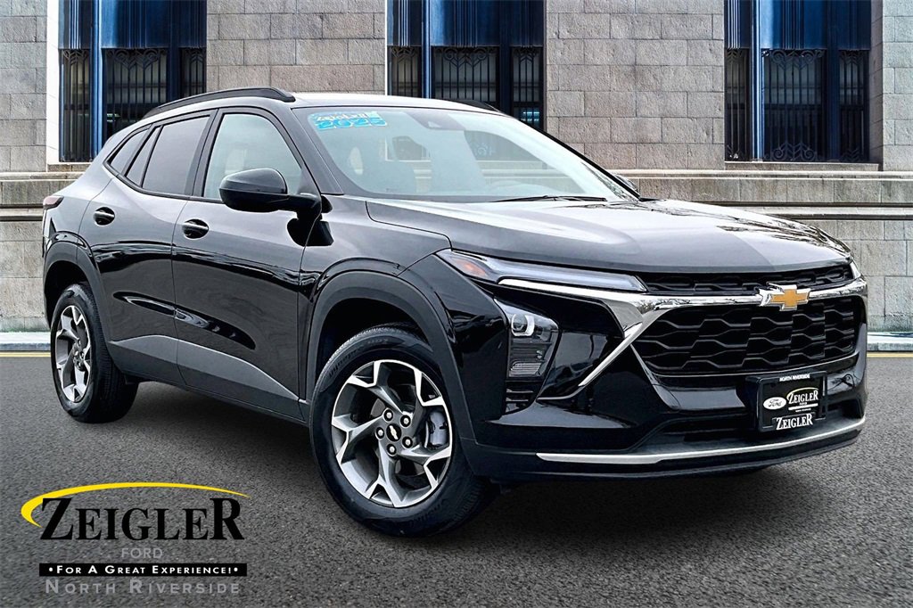 Used 2025 Chevrolet Trax LT image 1