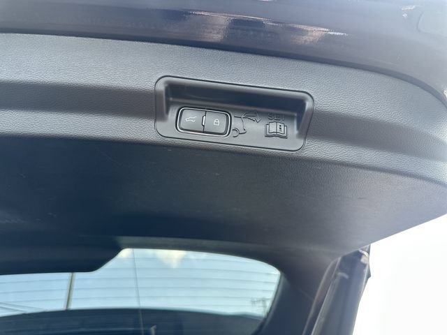 Certified 2023 Ford Explorer XLT w/ Equipment Group 202A AWD/4WD image 19