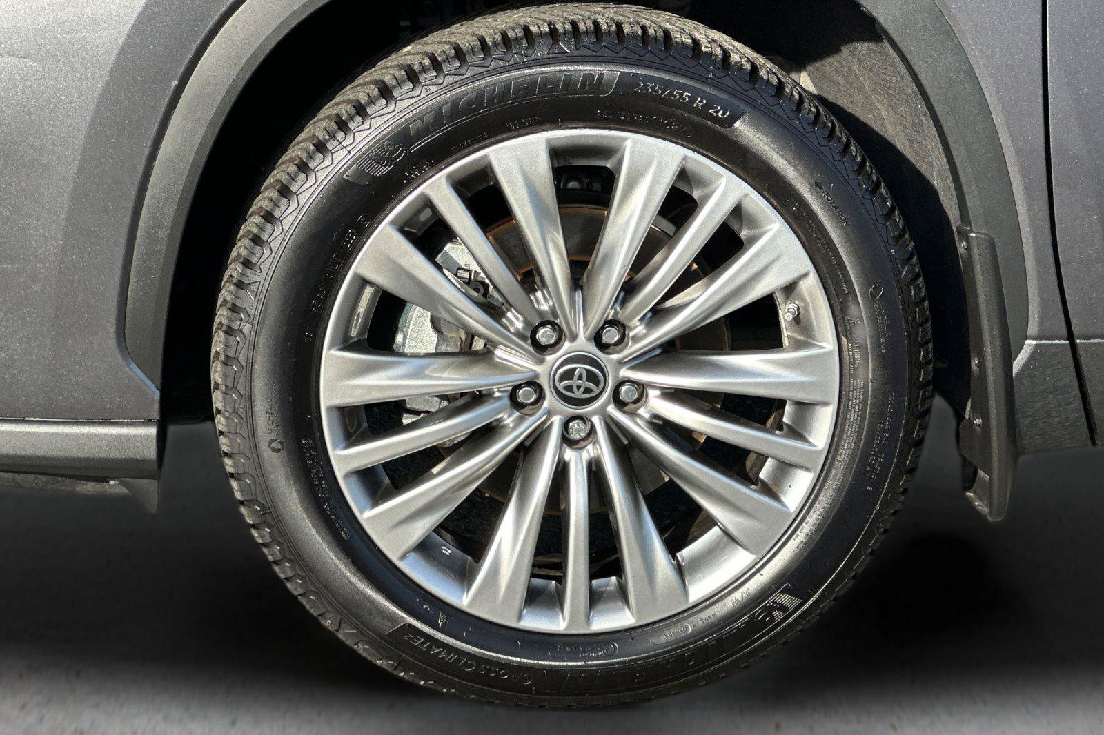Used 2022 Toyota Highlander Platinum AWD/4WD image 25
