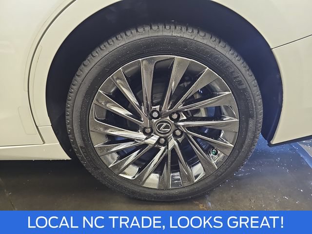 Used 2024 Lexus ES 350 Ultra Luxury w/ Accessory Package (Z2) FWD image 32