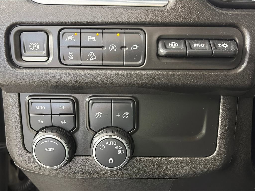 Used 2021 Chevrolet Suburban High Country image 25