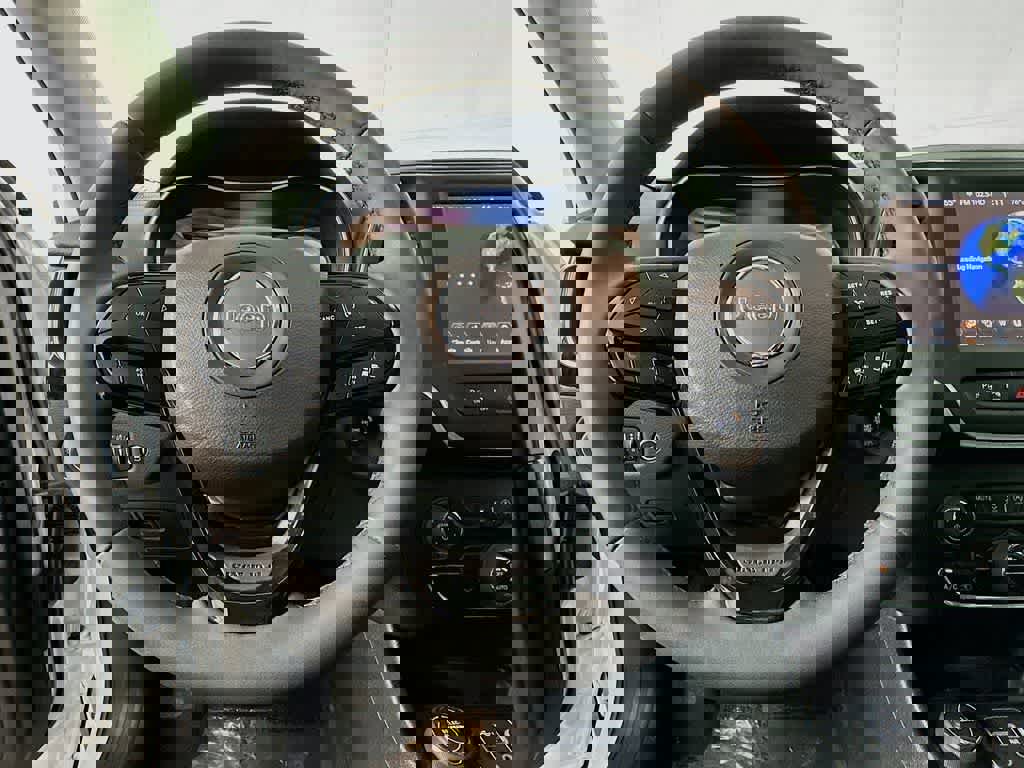 Used 2023 Jeep Cherokee Altitude Lux image 19