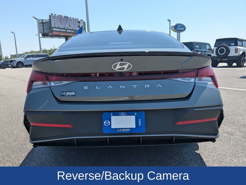 Used 2025 Hyundai Elantra Sport FWD image 3