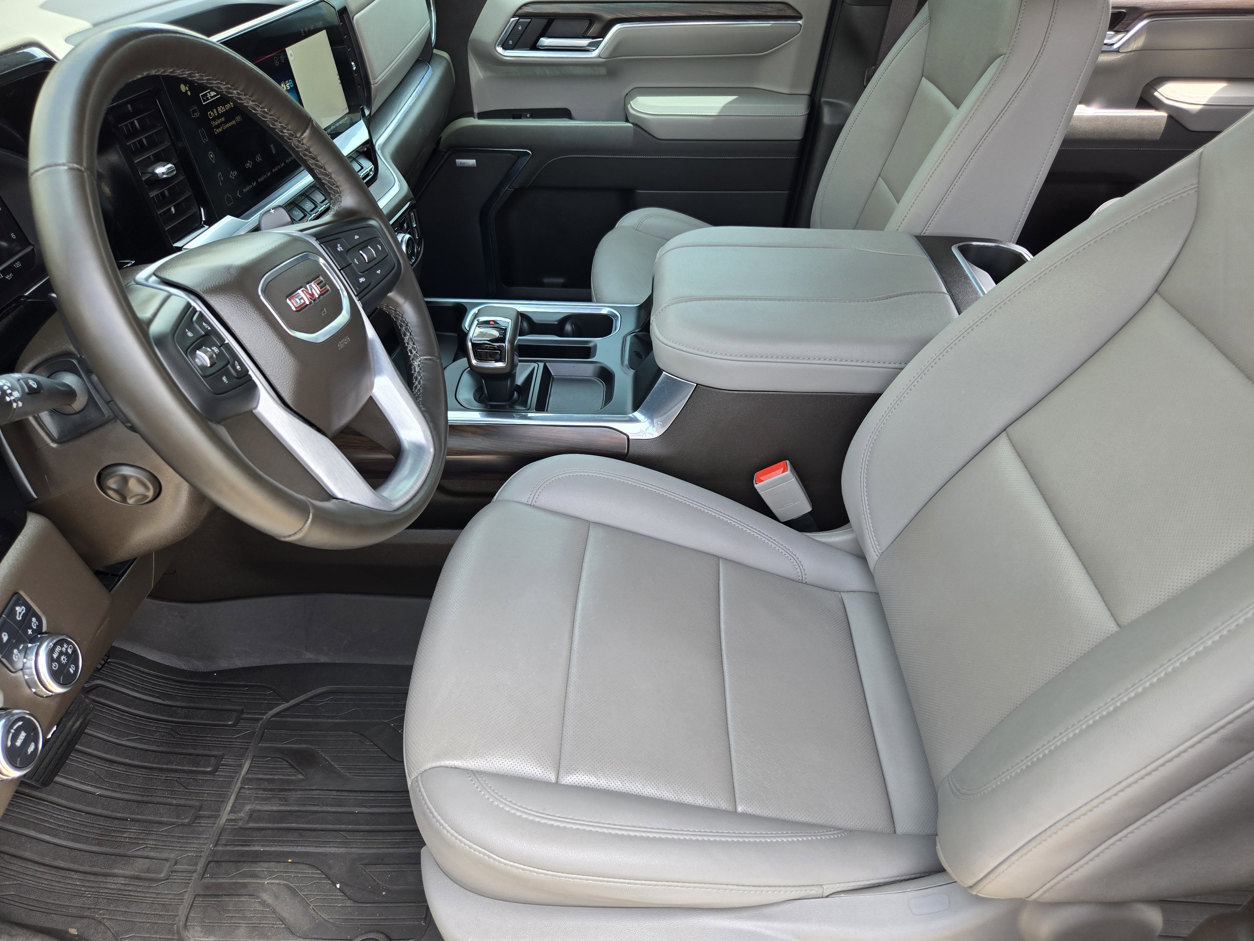 Used 2024 GMC Sierra 1500 SLT w/ SLT Premium Plus Package AWD/4WD image 9