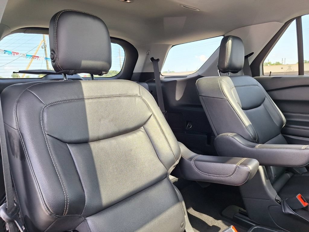 Certified 2020 Ford Explorer XLT w/ Equipment Group 202A RWD image 32