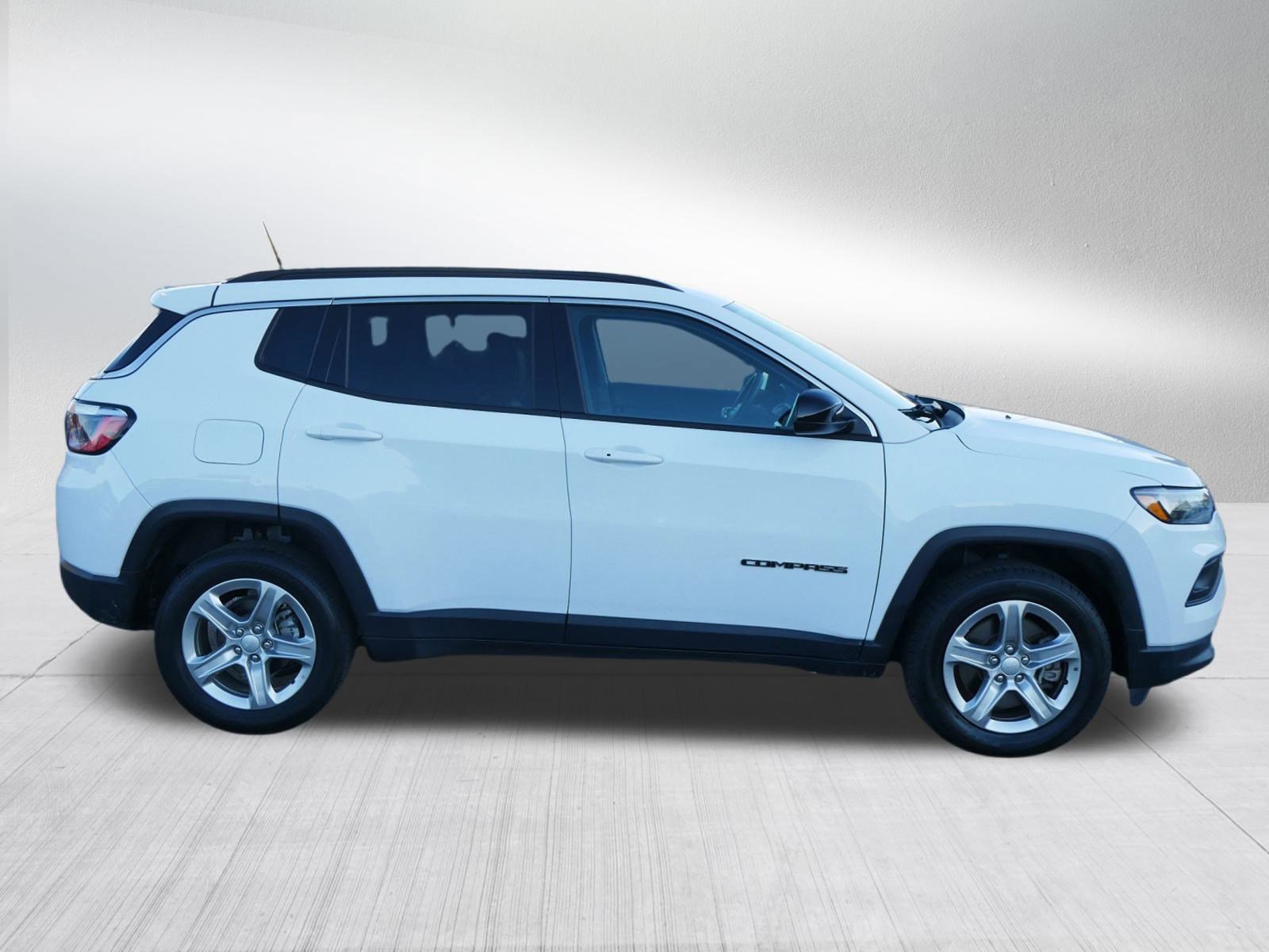 Used 2024 Jeep Compass Latitude image 6