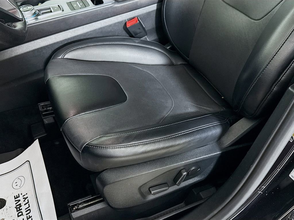 Certified 2022 Ford Edge Titanium w/ Equipment Group 301A image 23